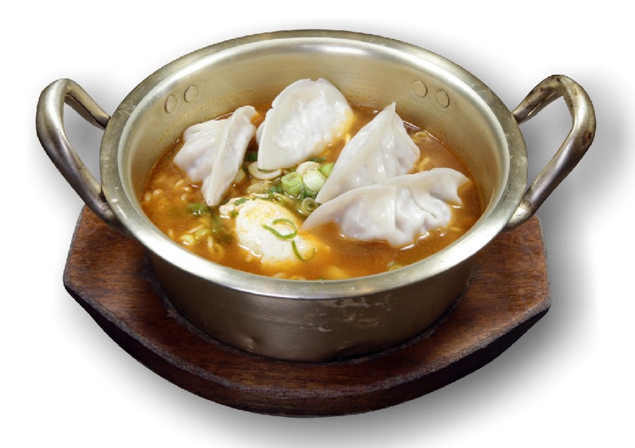 bunsiknara-korea-food-ramen-with-dumpling-scallion-and-egg